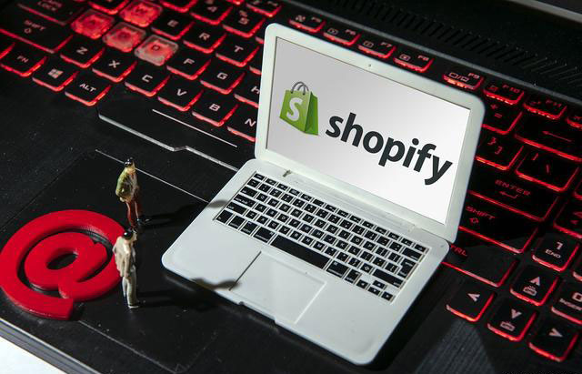 定制外貿(mào)獨(dú)立站商城和選擇Shopify建站大比拼，一擼到底！